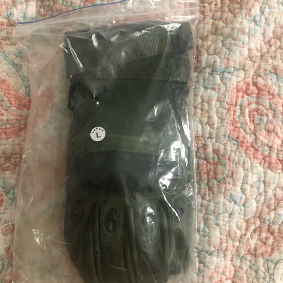 New green knuckle gloves - Picture 5 of 5